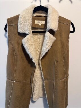Wildflowers Tan & Cream Faux-Shearling Zip Vest